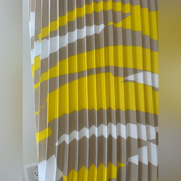 Maxmara Accordion-Pleated Crepe de Chine Skirt - Picture 3 of 15